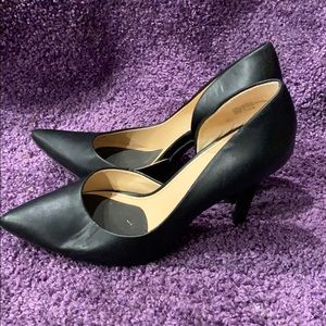 Black pumps